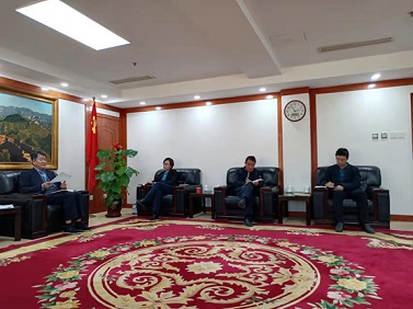 华体会在线客服组织专题学习研讨